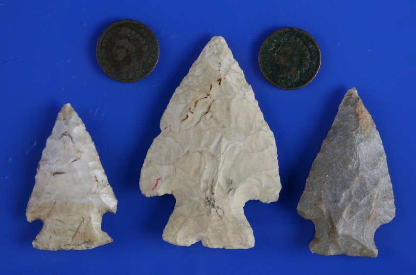 3 Hopewell Types & a pair of Indian Head Pennies: Biggest is very thin, from Illinois, and measures a nice 2 1/2" long. It is resharpened like an Afton. The other two are in excellent condition and have great symmetry. Plus a pair of 1901 Indian Head