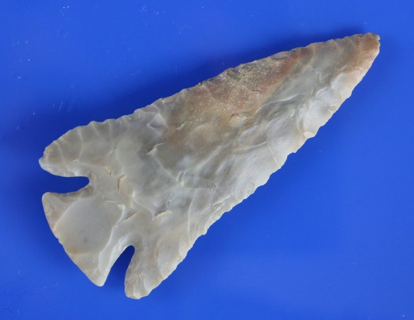 3 5/8" Lost Lake - Jackson G-9 COA: Great example. High grade Carter Cave with beautiful pastel colors, great translucency, and deep dog-leg notches. Fayette Co., Kentucky.