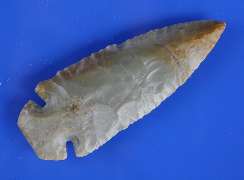 3 3/4" Dovetail - Davis COA: Pretty Carter Cave in gray and tan. Classic KY Dove shape. Ex- Klausing, Dave Patton, and Karl Kilguss Collections. From the Klausing Estate Sale #D2501 - DP/26.