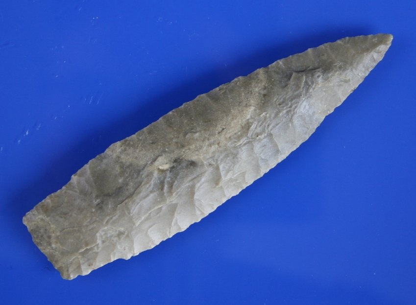 4 11/16' Alberta - Jackson G-9 COA: High grade fossil chert. Great length and excellent flaking. Rare type in this size and condition. Grant Co., Oklahoma.