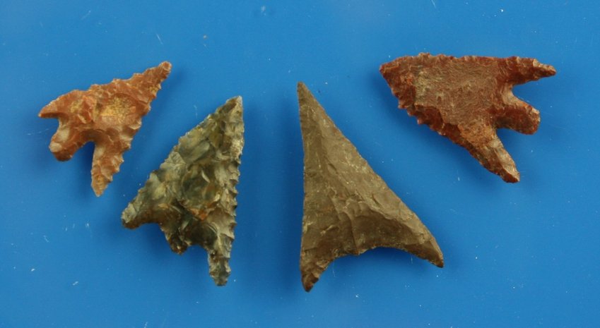 4 Nice Gunther Rouge River Points: All formerly of the Les Parker Estate and found between 1940-1960 near Cherry Valley, Oregon. Jasper and chert.
