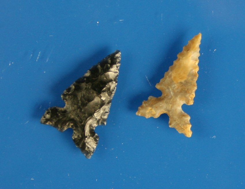 Pair of Excellent Desert Generals: Both 7/8". One Obsidian. One Agate. Great Basin examples.