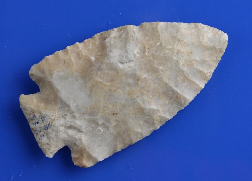 3 1/8" Hardin - Rogers COA: Howard Co., Missouri example in a tan Fossil chert. Nicely made with a Rogers COA.