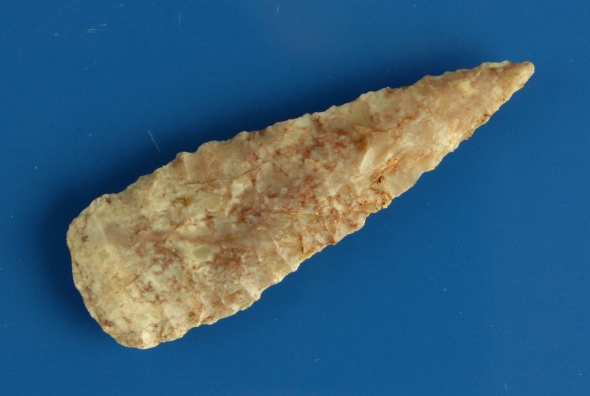 2 3/8" Pink Agate Cody Dart: Sun/soil blanched 50% white Pink Agate with great translucency. Ultra thin. Classic Cody flaking. Ground base and stem edges. Found by Hersel Nokes in Grand Co., Utah.