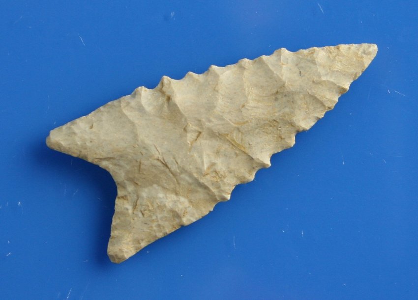 2 1/4" Dalton Classic: Nice serrated example from Missouri in a boone chert. Pretty.