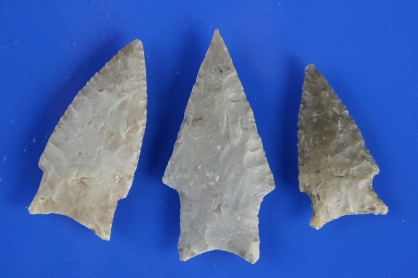 3 Superb Texas Stemmed Darts: Outstanding examples. Zephyr and others. Biggest is 2 3/8". Central Texas.