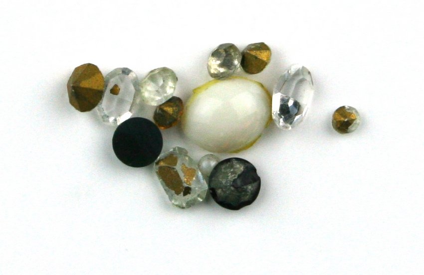 5.5 carats tw Variety Loose Stones: Synthetics along with garnet, opal, and a marcasite and a citrine. Would benefit from a cleaning.