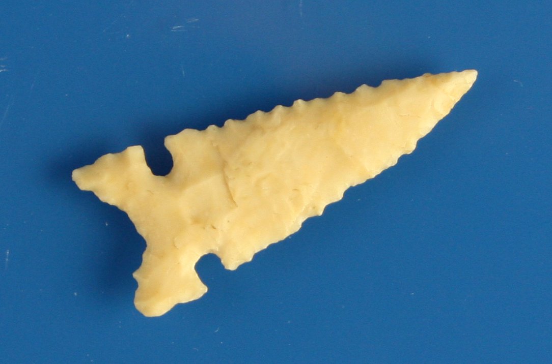 1 3/8" Toyah - Jackson G-10 COA: Nice pretty cream chert example from Southern Texas. Jackson G-10 COA.