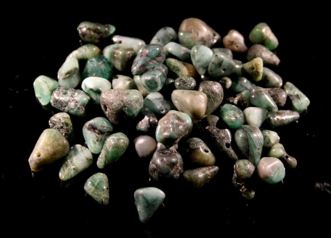 Rough Polished Emerald Beryls 107.07ctw: Numerous pieces in this parcel that have been drilled for a necklace. Each one measures approx 7mm long. Would make an excellent bracelet.