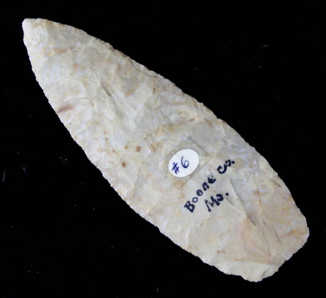 5 1/2" Paleo Knife - Jackson G-10 COA - Ex Cowan Hood: Nice example in multicolor chert from Boone Co., Missouri. Ex - Cowan Hood Collection. Jackson G-10 COA.