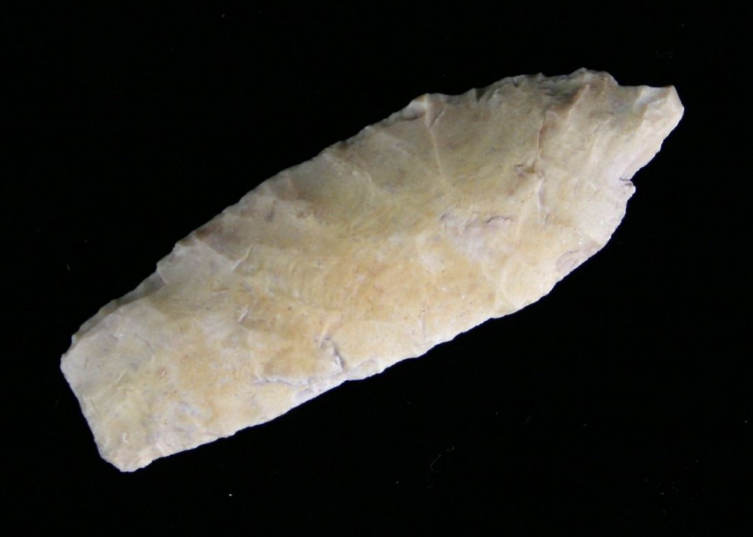 2 3/8" Agate Basin: Nice cream chert example from Central Texas. Ex - Bill Arnold.