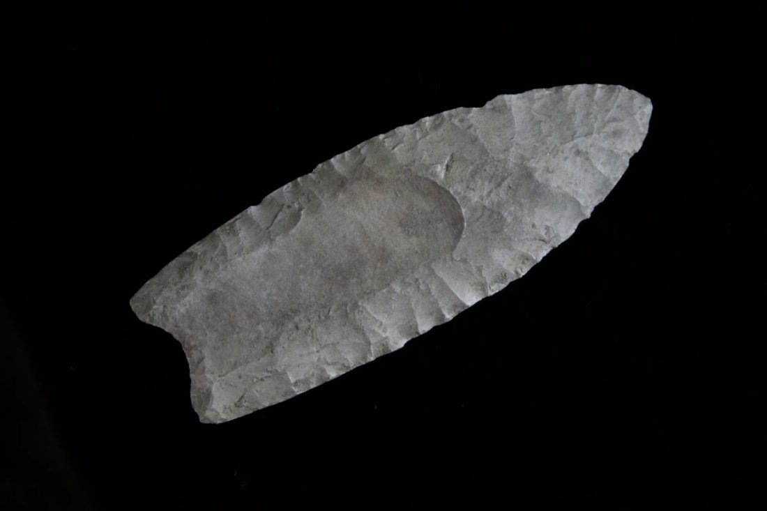 Awesome 3 3/4" Clovis - Jackson G-9 COA: Superb example from Northern New Mexico extremely well patinated and covered with caliche. Deep flute 60% on one side, 25% other. Creamy white fossil chert.