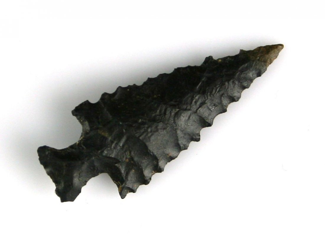 1 7/16" Scallorn - Jackson COA: Super nice example from Morris Co., Texas and found North of the Sulphur River. Jackson COA. Black Chert.