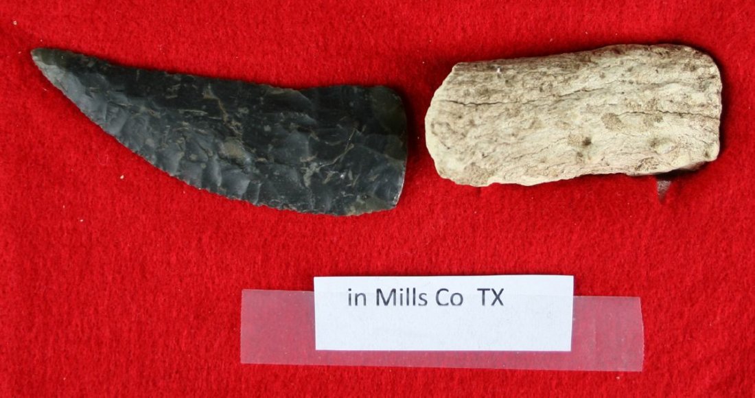 DECORATIVE - Texas Type Knife w/ Bone Handle: Handle appears old. Blade looks to be recent. Sold as decorative only.