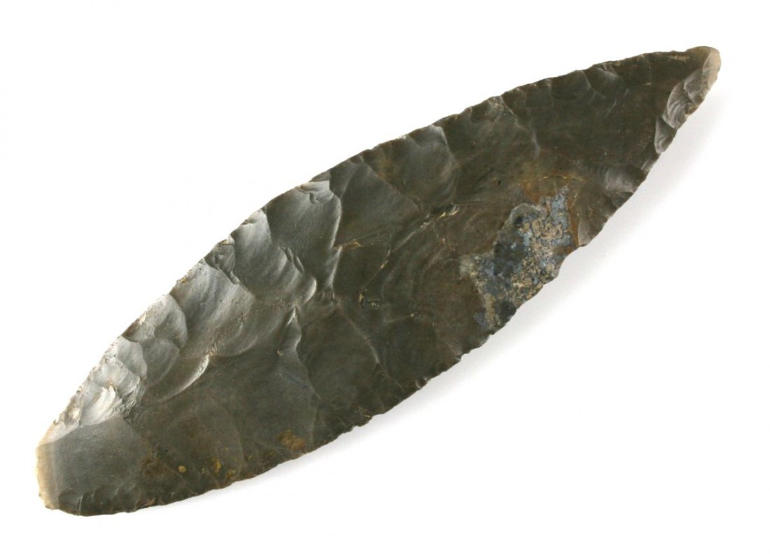 Large 5 1/2" Turkeytail Blade - Jackson & Baker G-9.5: Extra fine un-notched Turkeytail blade made of two-tone Indiana Hornstone. Beautiful baby blue quartz eye and 'classic' cream rind at both ends. Found in Bartholomew County, Indiana. Ex- Koch Collecti