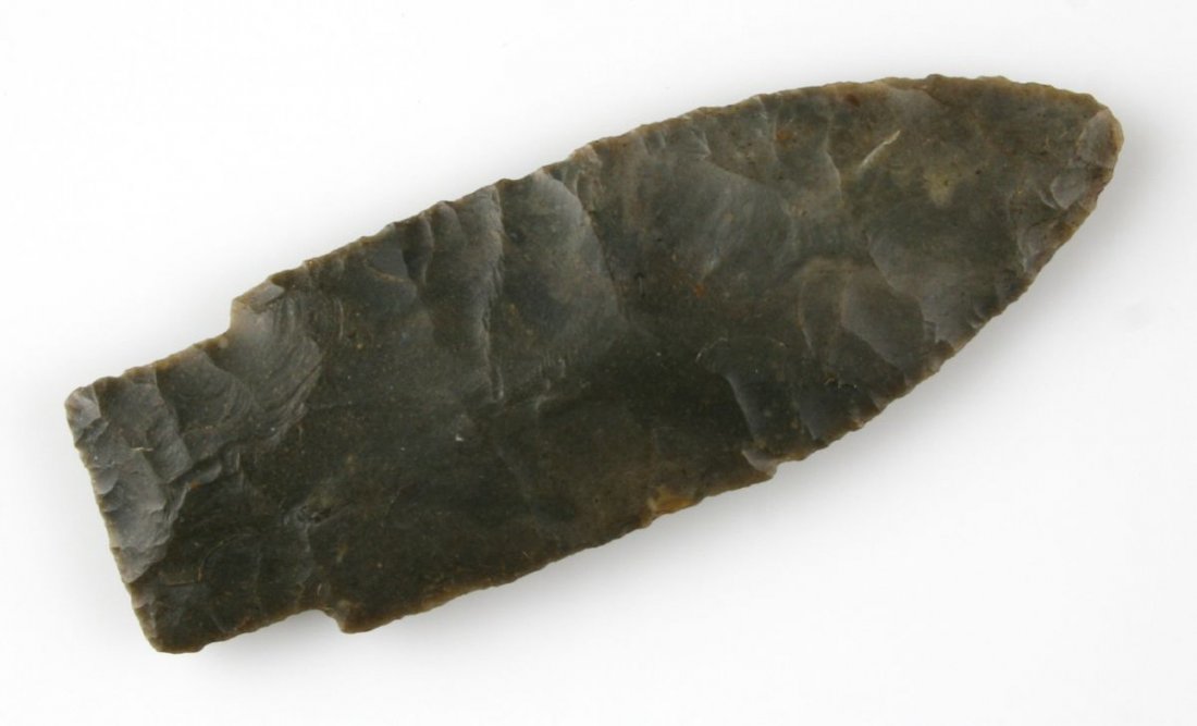 3 3/4" Scottsbluff: Great flaking. Great size. Well patinated fossil chert. Old Collection. Texas.