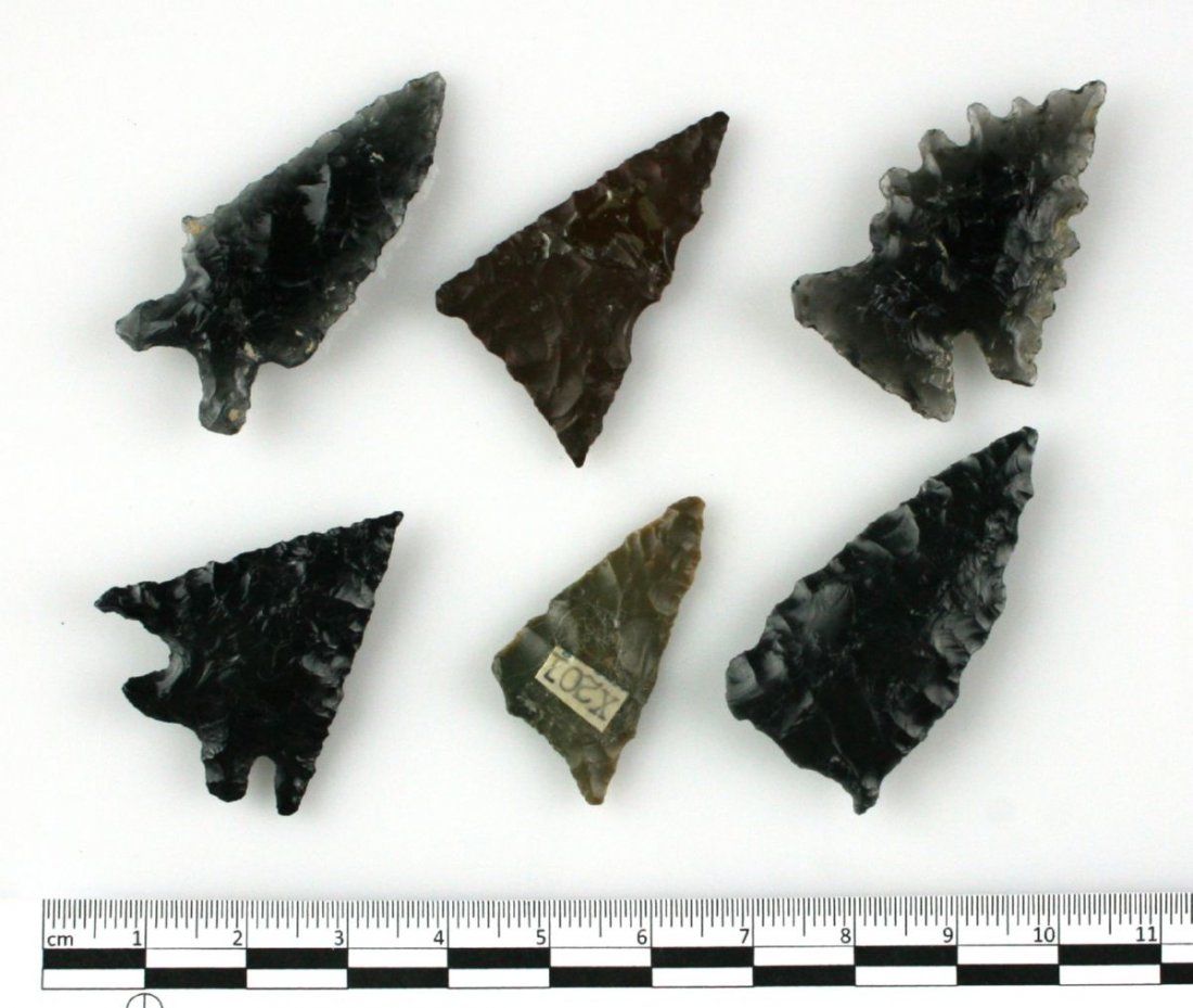 6 Nice Great Basin Points: Including one super nice Elko Corner Notch! Obsidian and jaspers.
