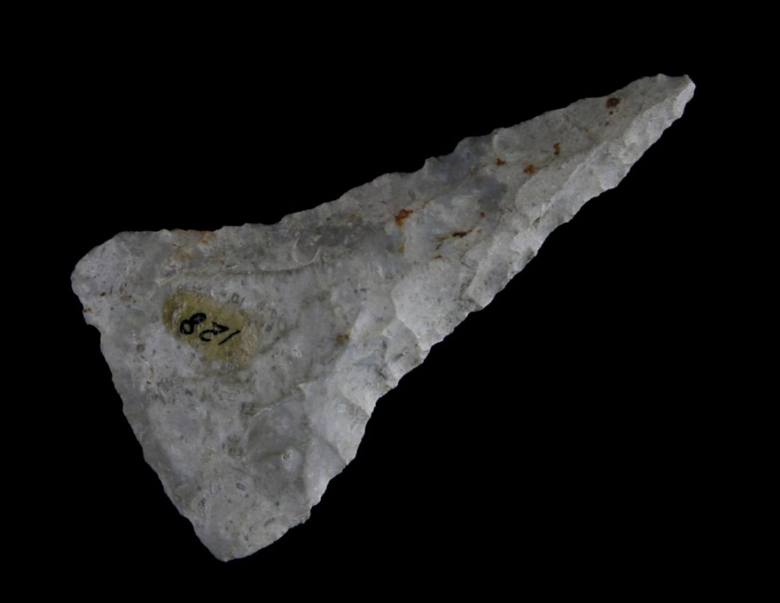2 3/16" Ohio Triangle: Nice fort payne chert example. Ohio. Mathewson, Hog Creek Ex - Russell Long Collection 128