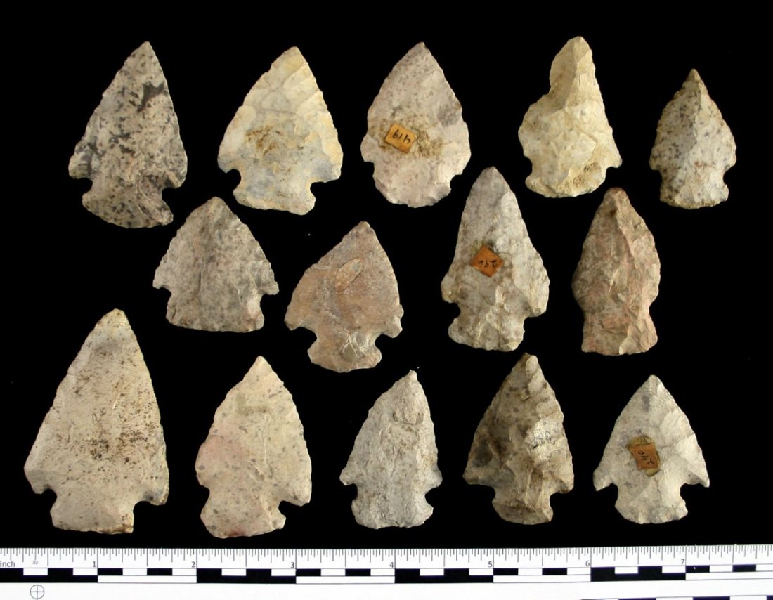 12 Nice Archaic Corner Notches: Various cherts. Ohio Ex - Russell Long Collection