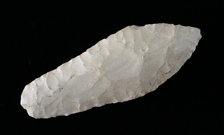 2 13/16" Hell Gap: Edwards Plateau Chert example. Purchased from the Mack Neal Collection in Texas Ex - Russell Long Collection T26/5