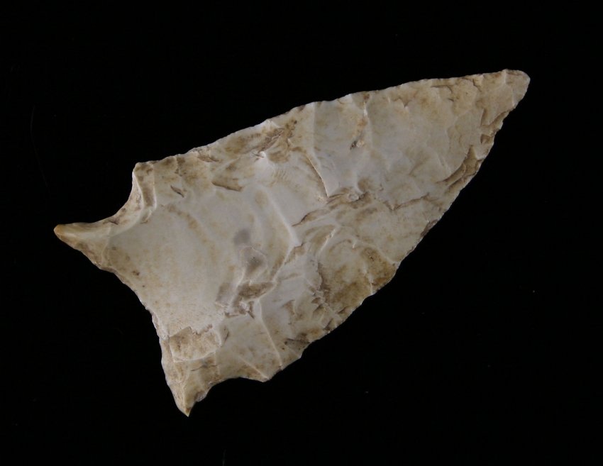 1 7/8" San Patrice Geneill: Cream chert. Nicely made and thinned. Found in Pineville, Louisiana Ex - Russell Long Collection L19/15