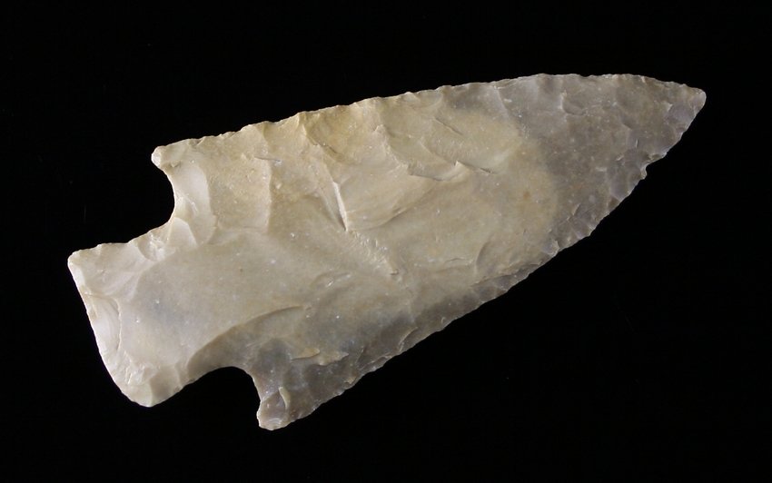 2 7/8" Williams: Nice piece of tan Edwards Plateau Chert. Found near the Sam Raybum Site in Texas - 1965 Ex - Russell Long Collection T66/722