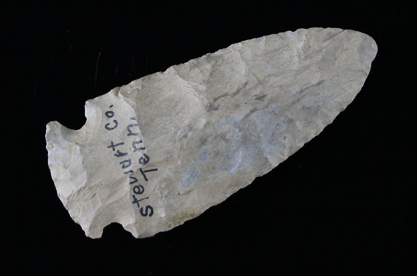3 1/2" Benton - Jackson COA: Stewart Co., Tennessee. Ex - Cowan Hood Collection. Dover Chert.