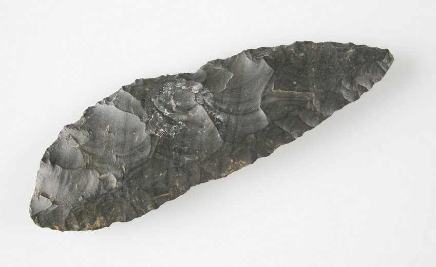3 3/4" Paleo Knife: Nice example probably side-hafted. Black chert. Found near Dayton, Ohio per Jack Autledge Ex - Russell Long Collection 532