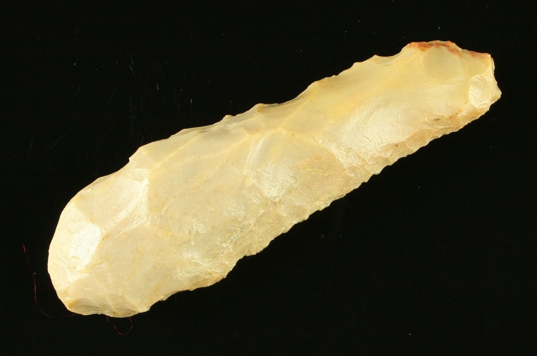 3 9/16" Paleo Uniface Scraper: Nice example in Carter Cave flint from Lewis Co., Kentucky. Ex - John Woody, Art Heaton Collections.