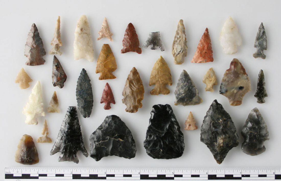 Collection of 30 Assorted Arrowheads: Agates, Obsidian. Cherts. Some really fine examples. Look closely. Mostly from the Northwest.