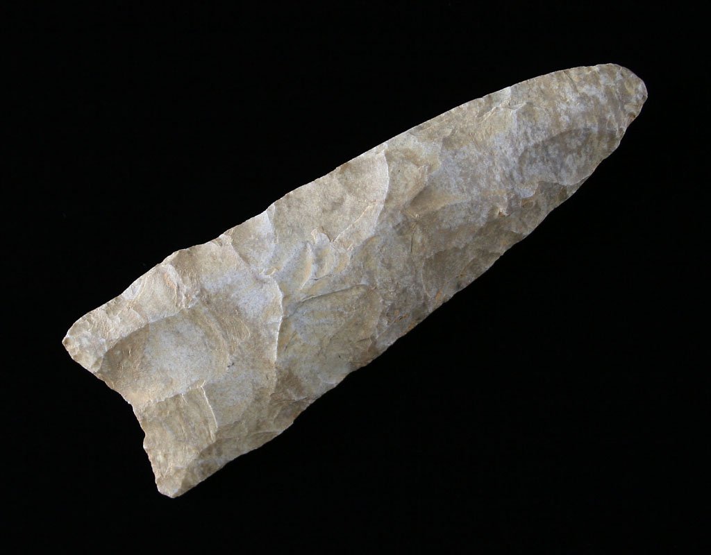 3 1/4" Dalton - Bennett COA: Pretty mottled mocha and white Fort Payne Chert. Nice long example. Displays beautifully. Bennett COA.
