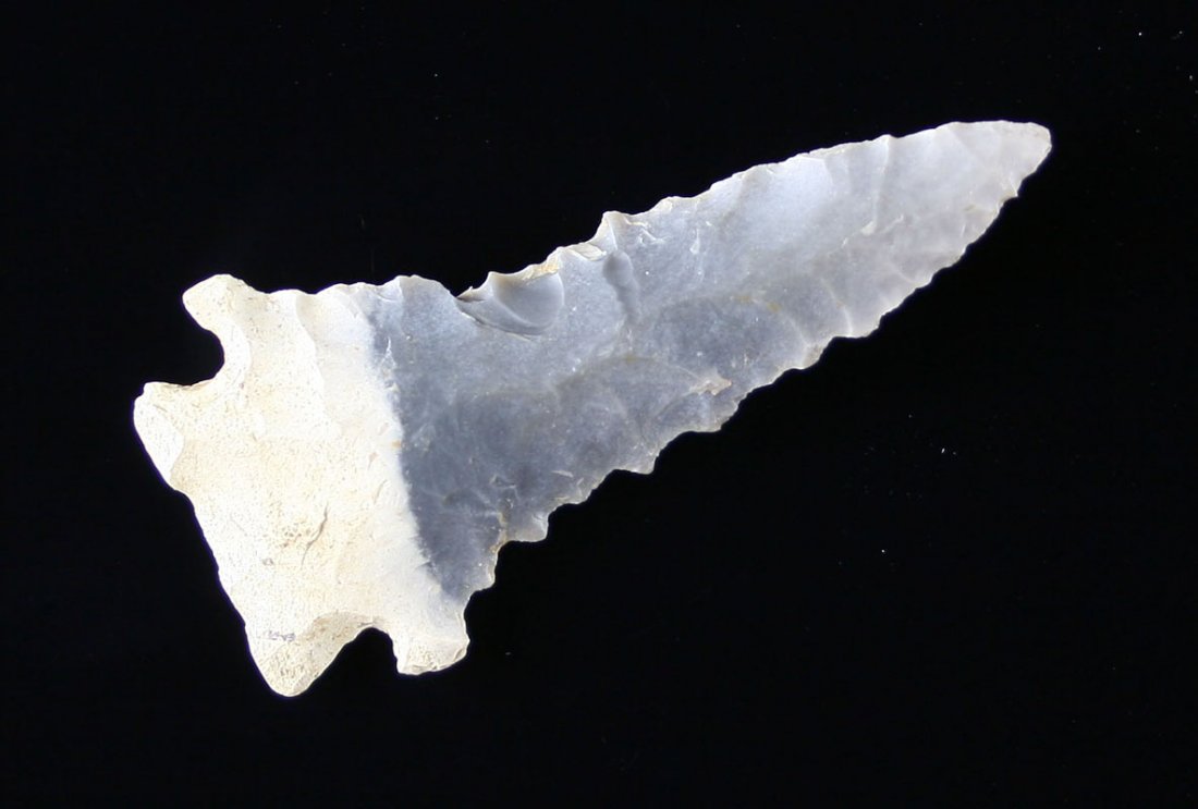 2 3/8" Pinetree - Bennett COA: Two tone Wayne County flint. Found in Trigg Co., Kentucky. Bennett COA.
