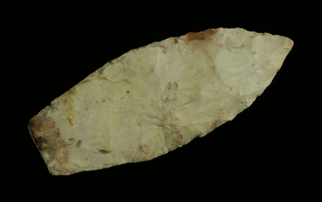 2 5/8" Agate Basin: Pretty creamy white chert with pink strawberry highlights. Old Indiana Collection.