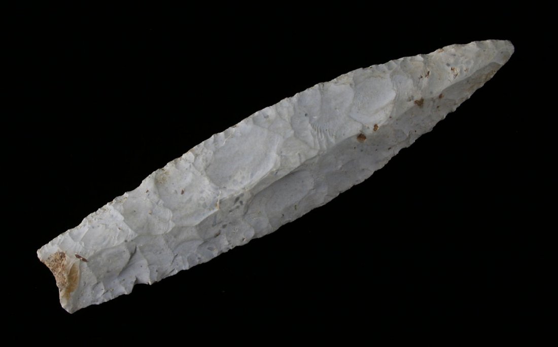 4 9/16" Sedalia - Bennett COA: Long slender example made of gray fossil chert. Looks very much like an Agate Basin but no grinding. Bennett COA.