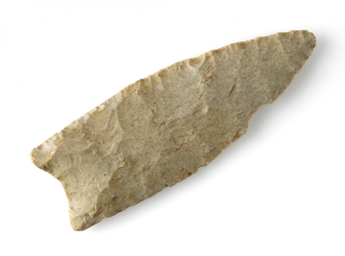 3 5/16" Clovis - Bennett COA: Southern Ohio example in a tan fossil chert. Thin for its size.
