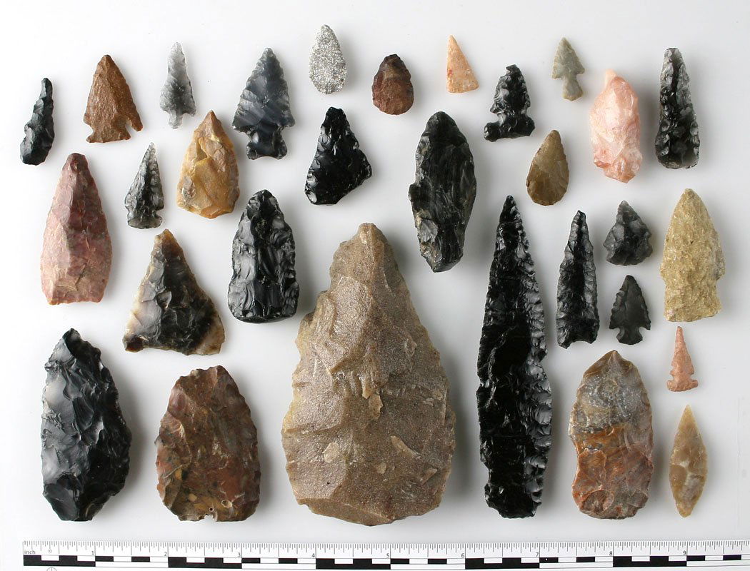 Mini Collection of Western Points: Approx 30 pieces in this Western assortment of obsidian, jaspers, and quartzites. Nice!