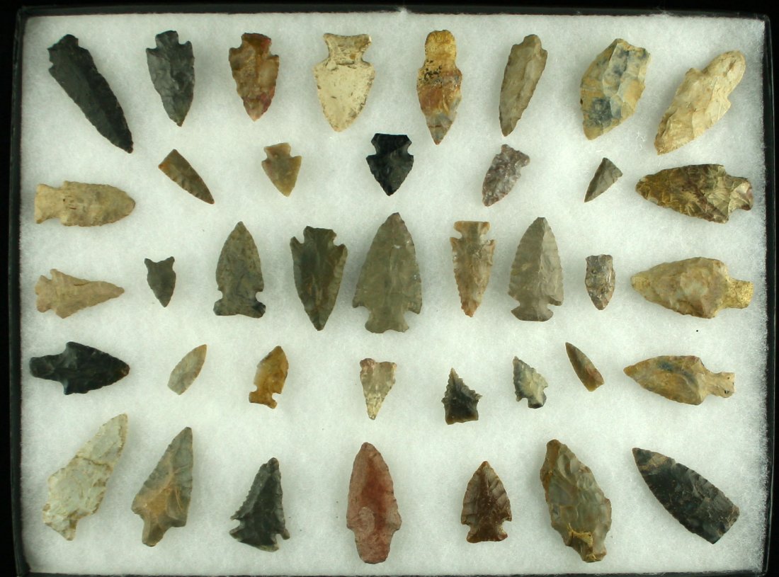39 Assorted Kentucky Arrowheads in a High Quality: Numerous Dovetails, Pinetrees, and other early archaics. 4 exceptional triangles. Pretty Adenas. Great colors. Lots of Carter Cave flint. All intact points. All from Fayette Co., Kentucky. Ex- Dr. Joe