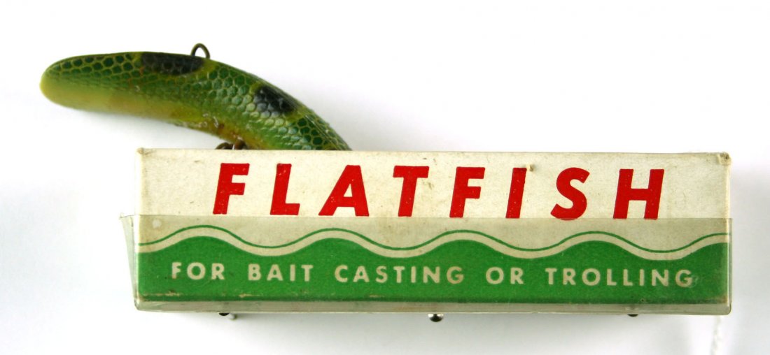 2 3/4" Flatfish Lure w Original Box: Nice green frog pattern example 'X5' model. Original Box.