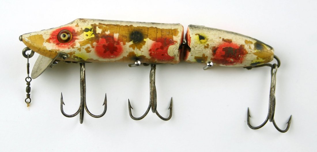 Vintage 1923 Heddon Original Vamp Jointed 4 1/2" Lure: Rare strawberry spot example from the 1920's made by the Heddon company. Glass eyes. Wood. Jointed action.