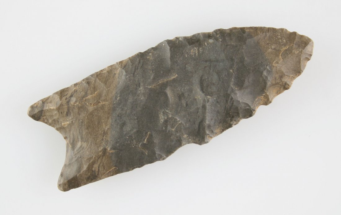 2 15/16" Clovis - Bennett COA: Bennett ID's as Coshocton flint but appears to be Dover to us. Perhaps a mis-attribution? Reported as Coshocton Co., Ohio. We feel Tennessee is more appropriate.