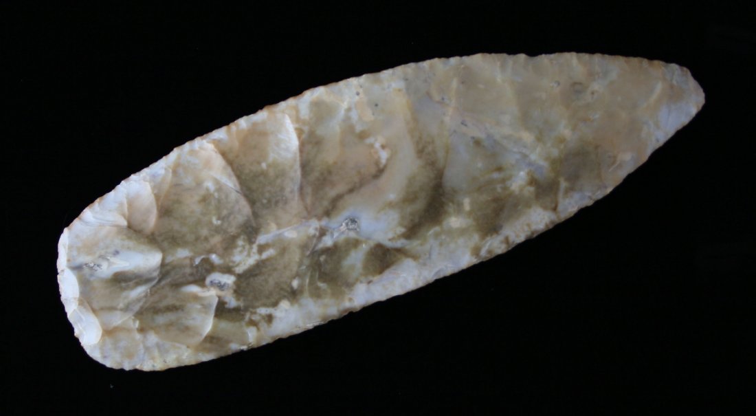 6 1/4" Hopewell Blade: Holmes Co., Ohio example in a well patinated Flint Ridge.