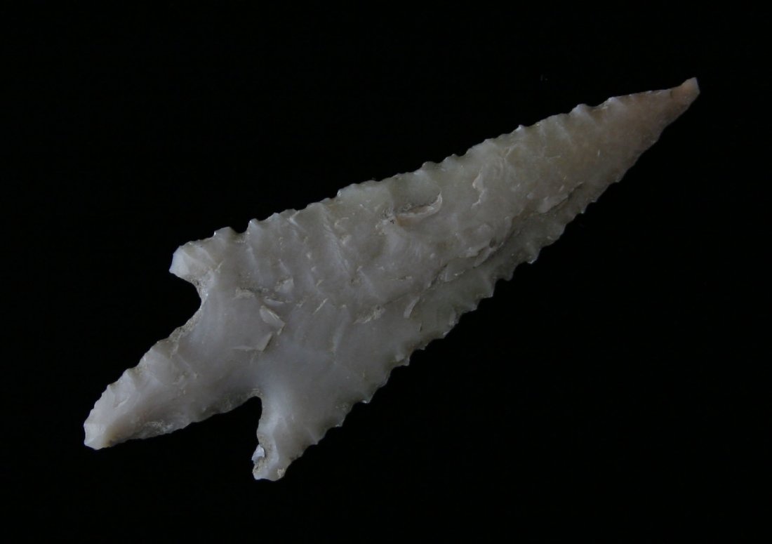1 3/4" Perdiz: Nice example in Edwards Plateau Chert from Texas. Lightly serrated!
