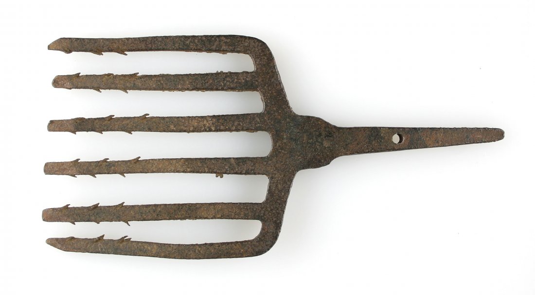 7 1/8" Gig: Vintage Fish or Frog gig probably pre ww2. Cool addition to your sportsman's lair!