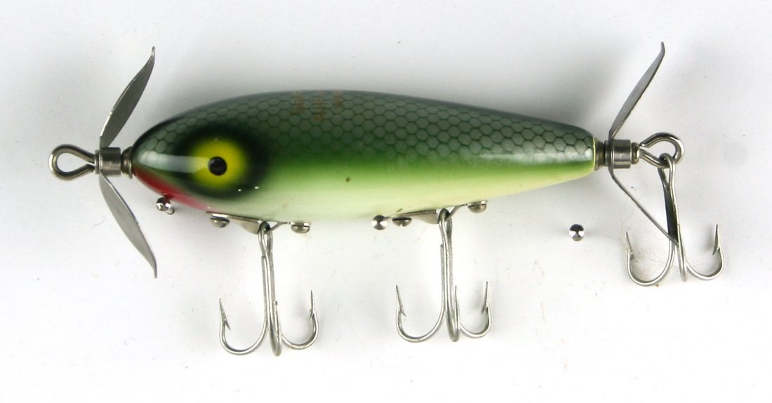 4 1/4" Vintage South Bend Nip-I-Diddee Lure: Wooden carved lure in green bluegill pattern.