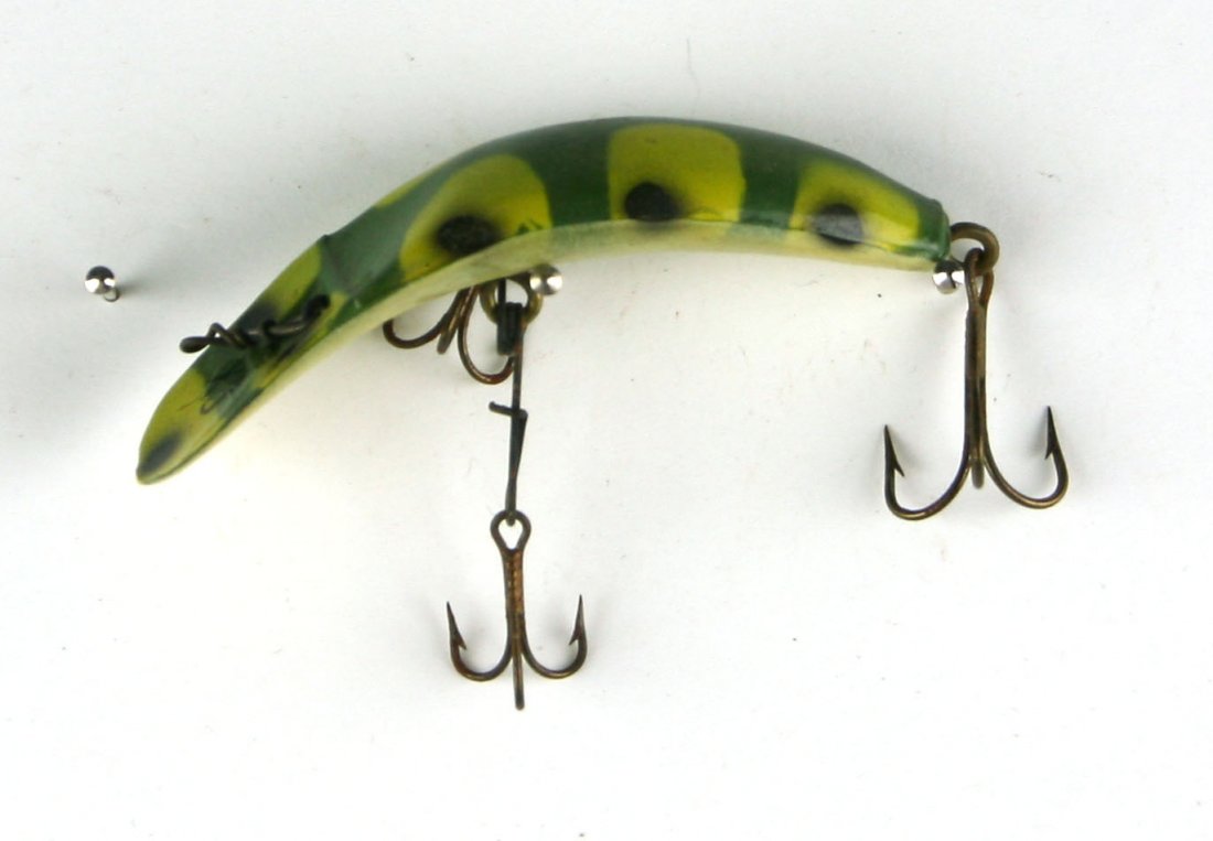Vintage 'Flatfish' X-5 Lure: Frog pattern with triple-treble hook layout. 1960's1970's.