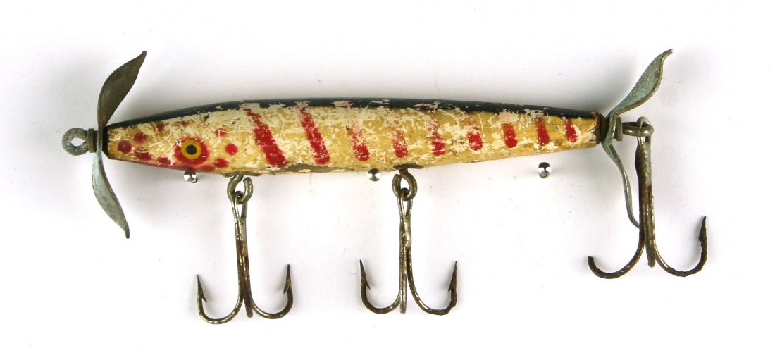 Vintage 4" 1930's Eger Dillinger Lure: Red and white vintage hand carved lure made by the Eger Bait Co. in the 'Candy Kid' white & red Pattern.