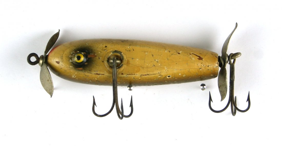 3 1/2" Vintage Wooden Lure: Nice lure with tack eyes. Early! Hand painted.