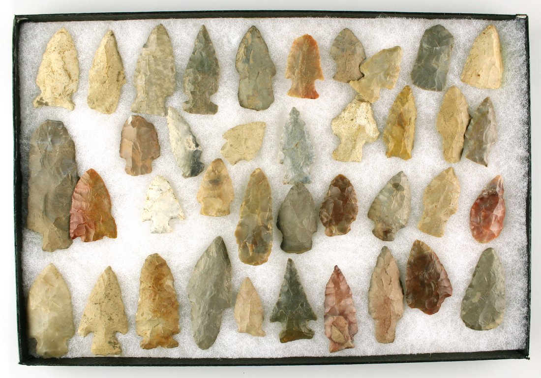 38 Nice Kentucky Points with Case: Nice assortment of Woodland and Archaic points found by Kenneth Broughton in Carter Co., Kentucky. Just a nice assortment of points with a estimated values of $150++!