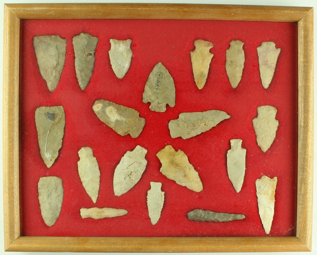 Excellent 20 Piece Framed Collection of Tennessee: 2 Eva points. Cobbs, Thebes, Hardin, Greenbrier, Kirk, Bakers Creeks, several Adenas, and two drills. Biggest measures 3 inches. Nicely arranged in a wooden and glass frame (included) as shown. Ready 
