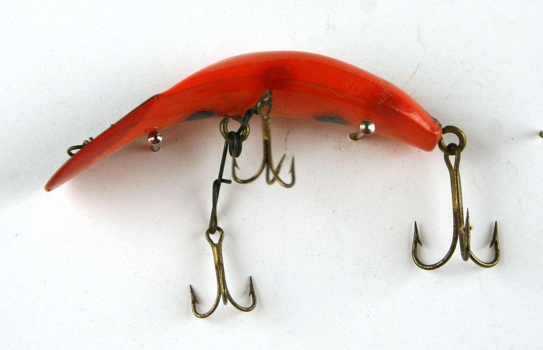 2 3/4" Vintage Flatfish Lure: Triple-Treble 'X5' Flatfish in resin with orange, black, and red pattern.